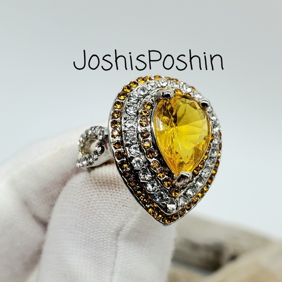 Silver pear shaped canary yellow citrine ring - Picture 5 of 10